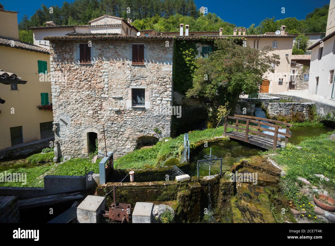 Cascate nella piccola città di Rasiglia, Italia Foto Stock