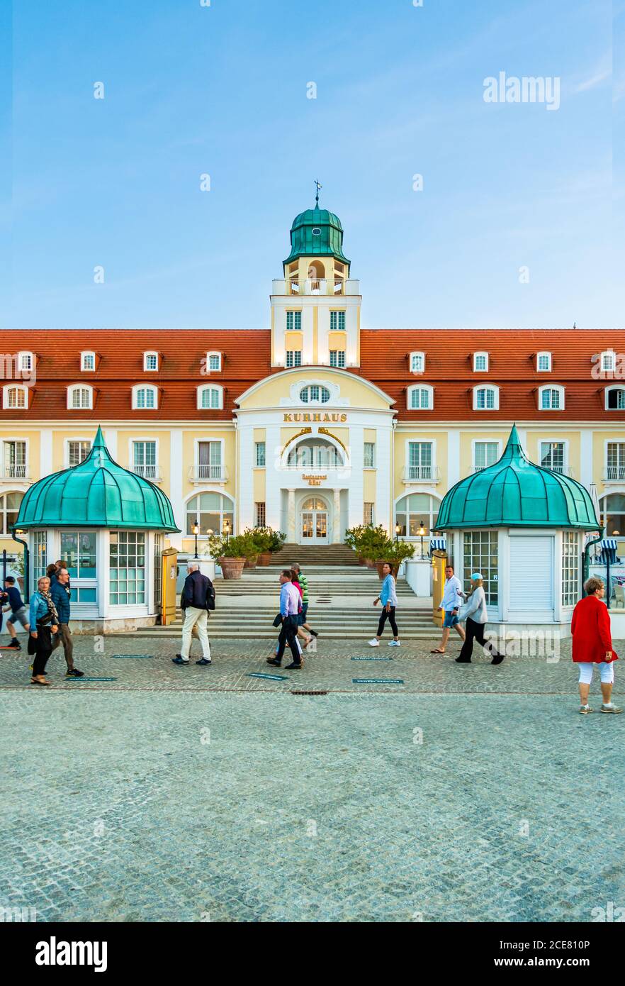 Il famoso hotel termale al molo di Binz, estate 2020, Rügen, Germania Foto Stock