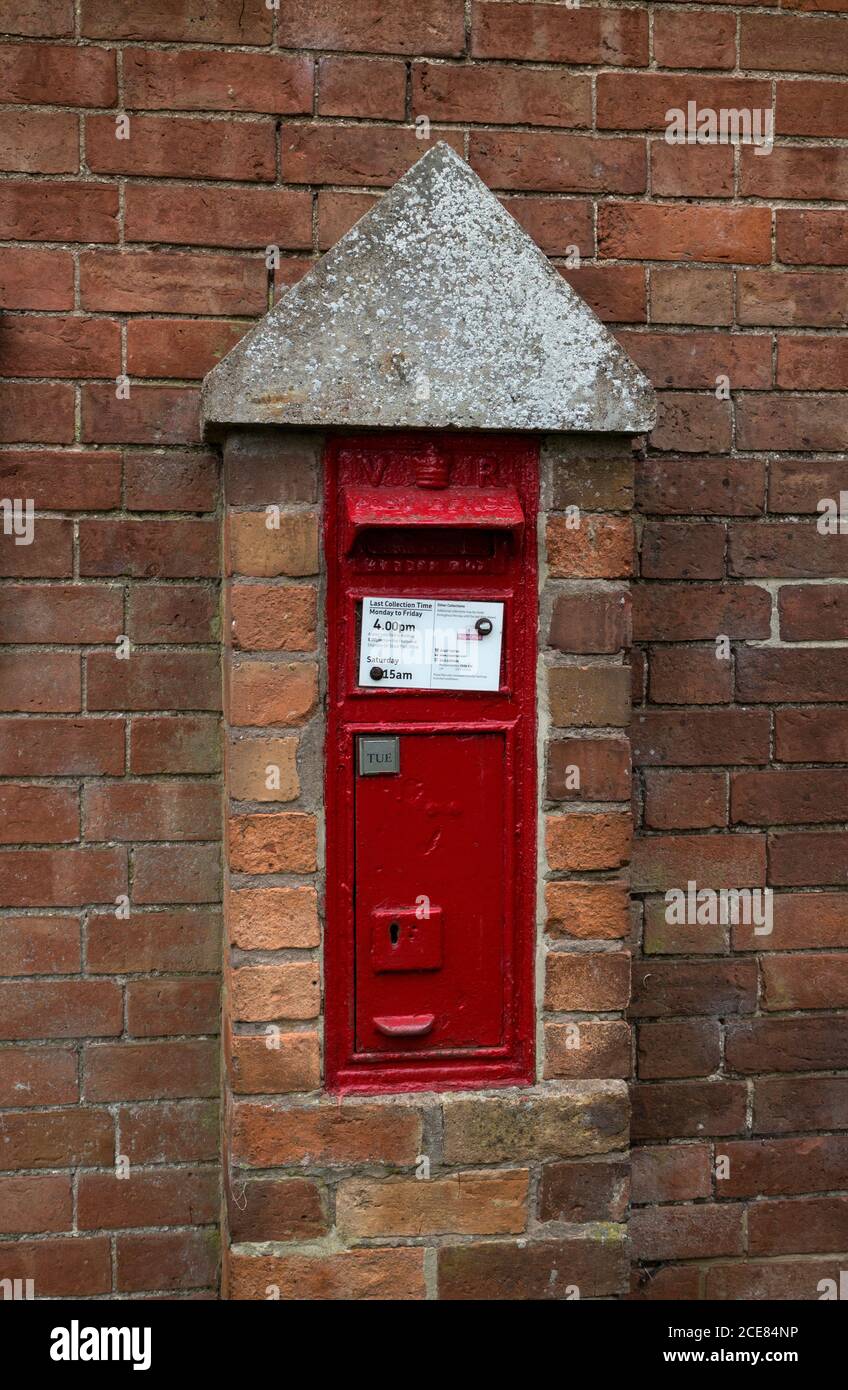 Queen Victoria post box, Idlicote Village, Warwickshire, Inghilterra, Regno Unito Foto Stock