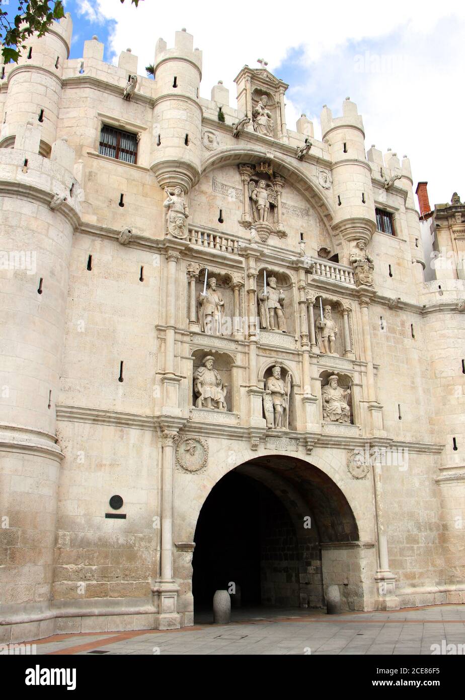 Vista sul fronte della porta medievale l'Arco di Santa María Burgos Castiglia e Leon Spagna Foto Stock