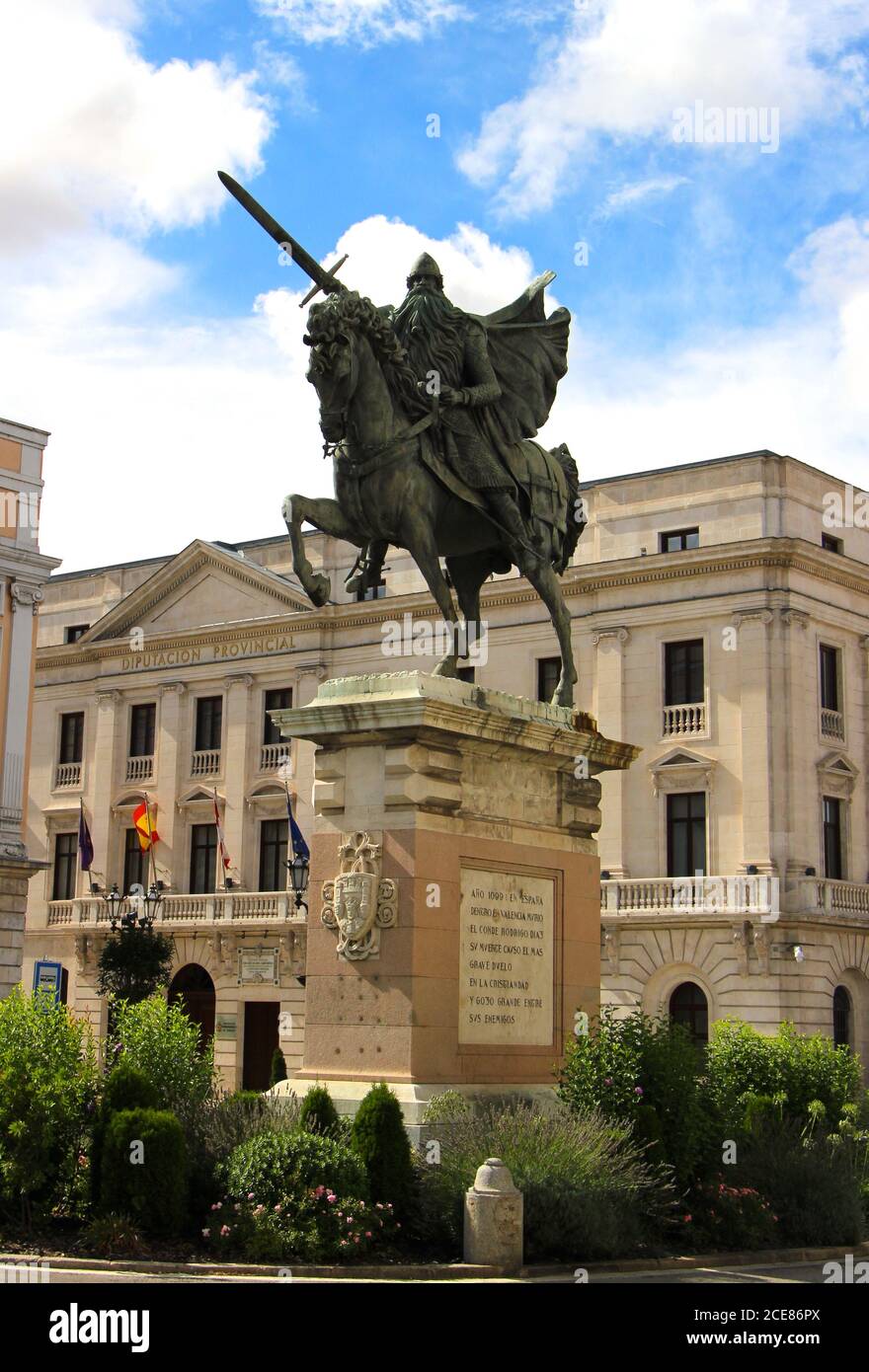 Rodrigo Díaz de Vivar 'El Cid' statua su un cavallo puntare una spada nel mezzo della strada dentro Burgos Castiglia e Leon Spagna Foto Stock