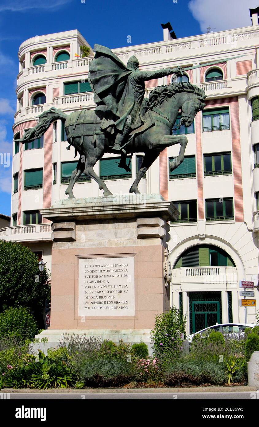 Rodrigo Díaz de Vivar 'El Cid' statua di bronzo su un cavallo che punta una spada nel mezzo della strada A Burgos Castiglia e Leon Spagna Foto Stock