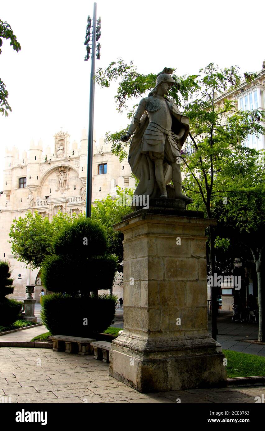 Statua di un soldato su una base alla fine Del Paseo del Epsolon Burgos Castiglia e Leon Spagna Foto Stock