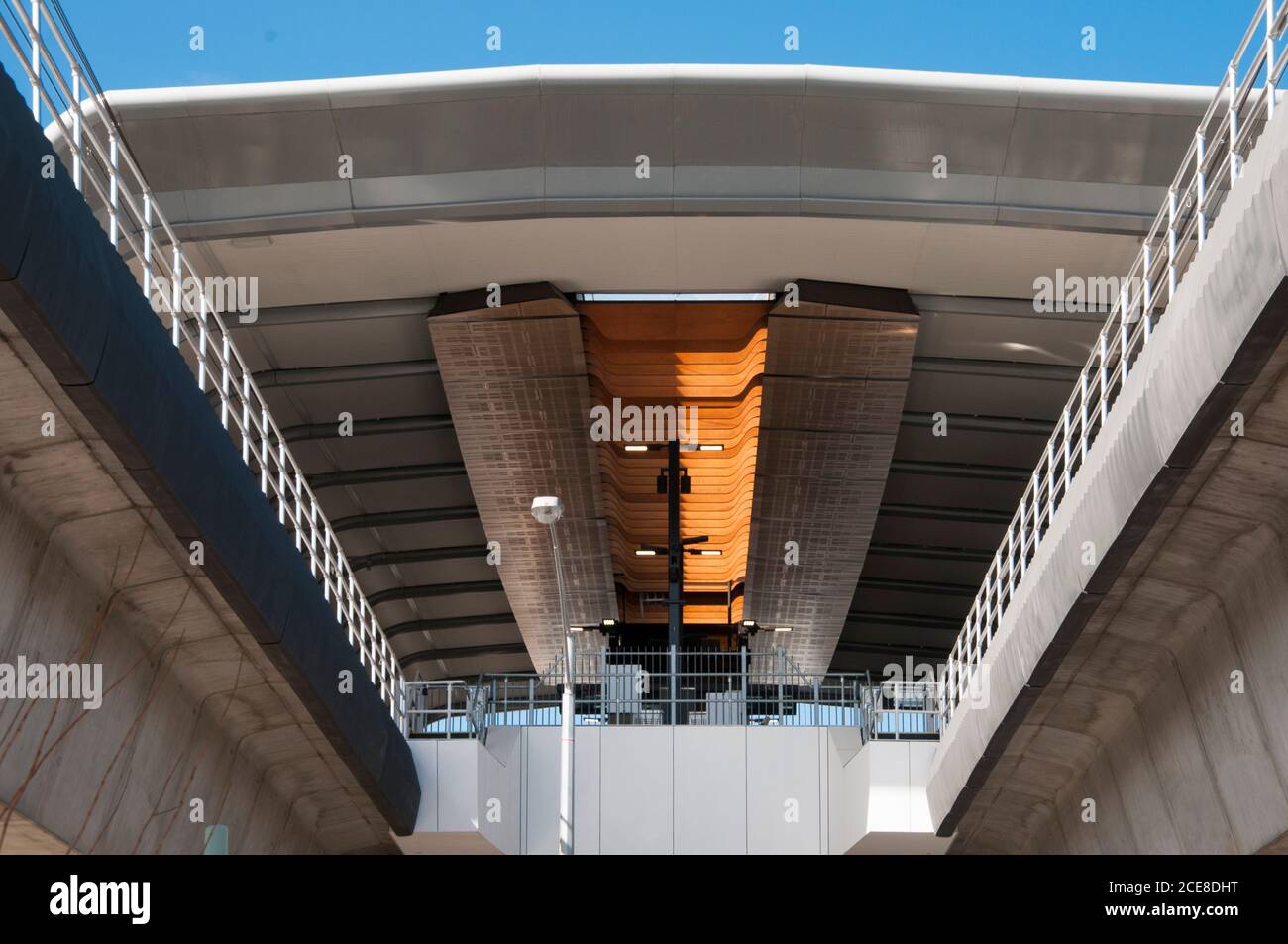 Il progetto di rimozione del passaggio a livello di Melbourne ha visto la sostituzione di cinque stazioni Per servire i nuovi tratti sopraelevati della linea suburbana Dandenong Foto Stock