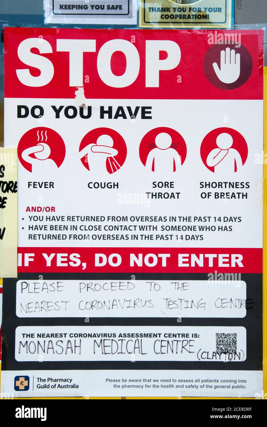 COVID-19 avvertimento pandemico di salute per i clienti di farmacia, Mellbourne, Victoria, Australia Foto Stock