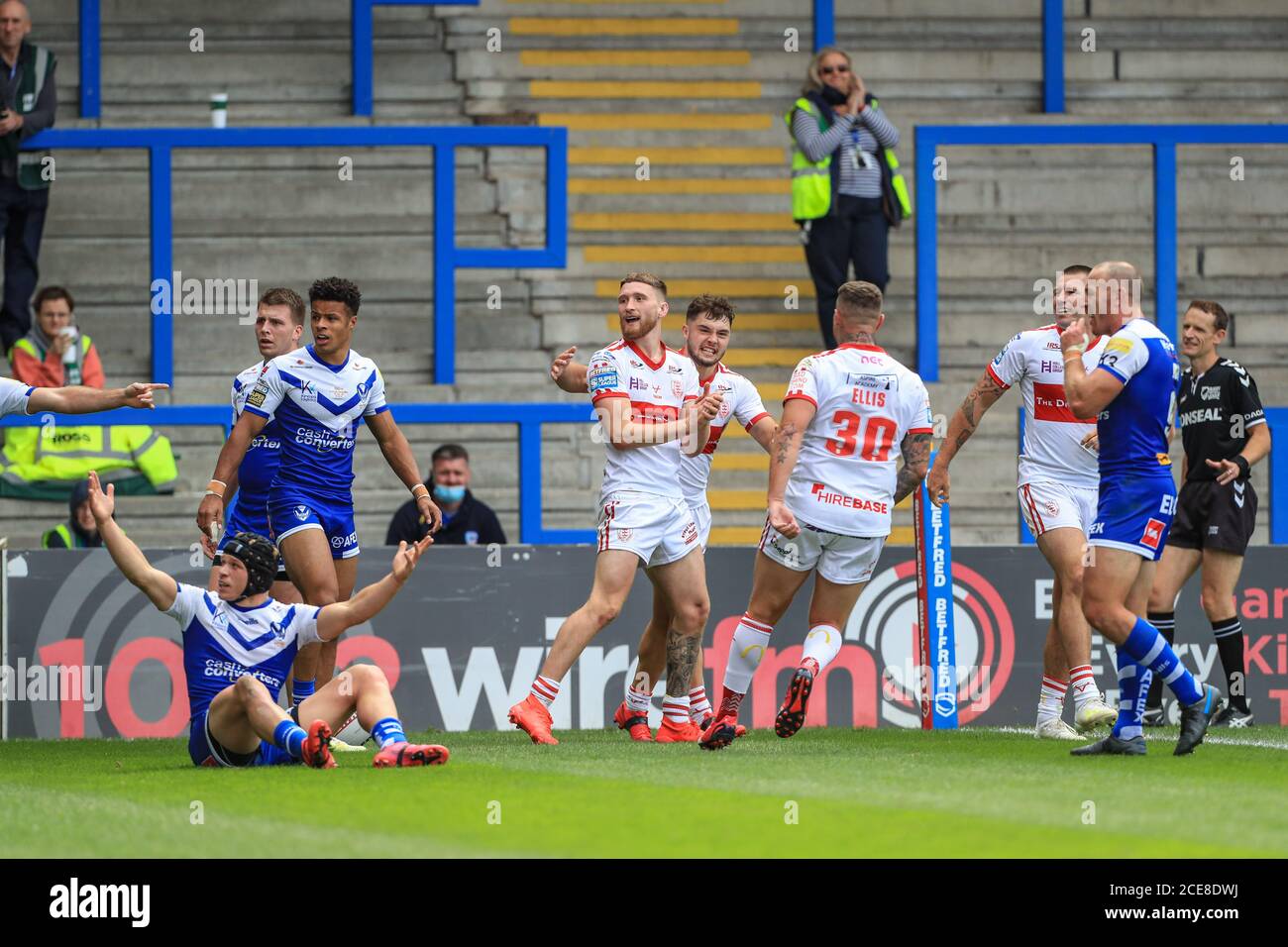 Ethan Ryan (23) di Hull KR celebra la sua prova Foto Stock