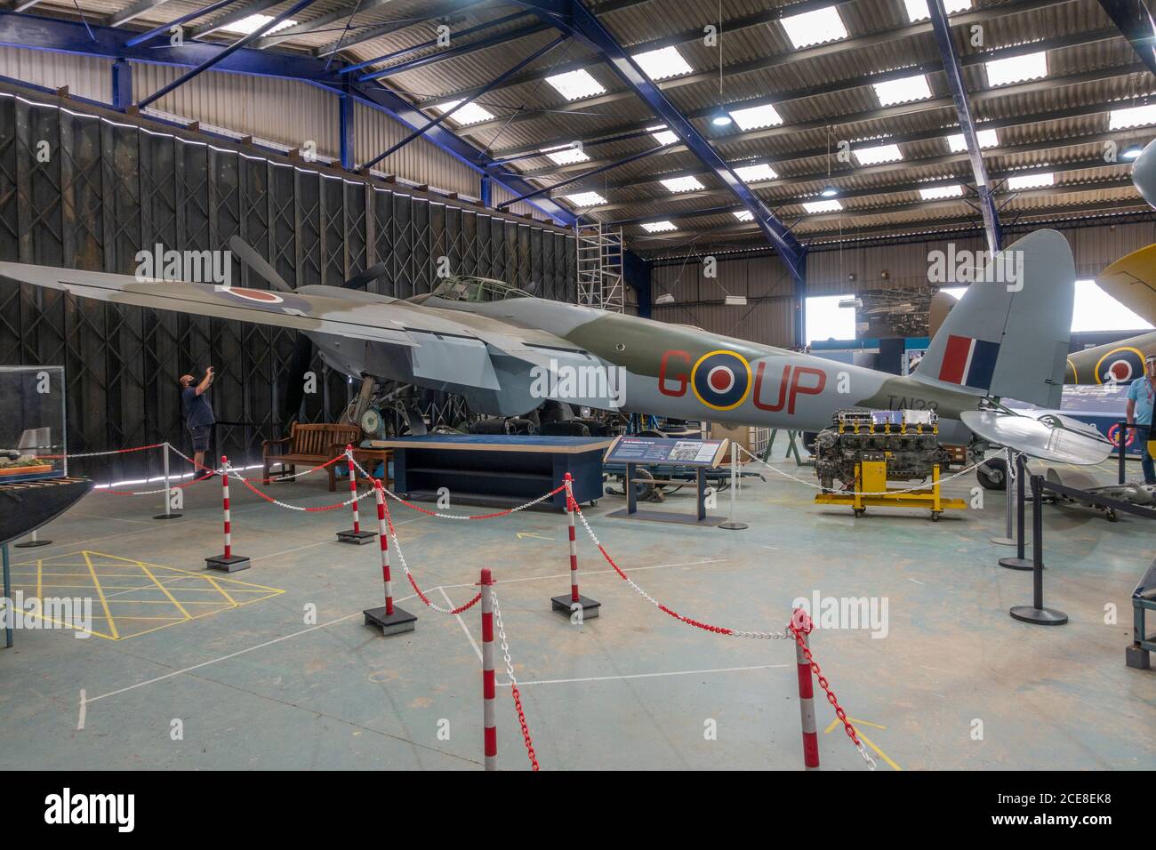 Un bombardiere DH 98 Mosquito FB VI (TA122) in mostra al De Havilland Museum, London Colney, UK Foto Stock