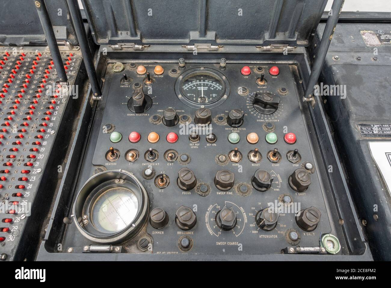 Un'unità di prova radar di attacco Sea Vixen in esposizione al De Havilland Museum, London Colney, UK. Foto Stock