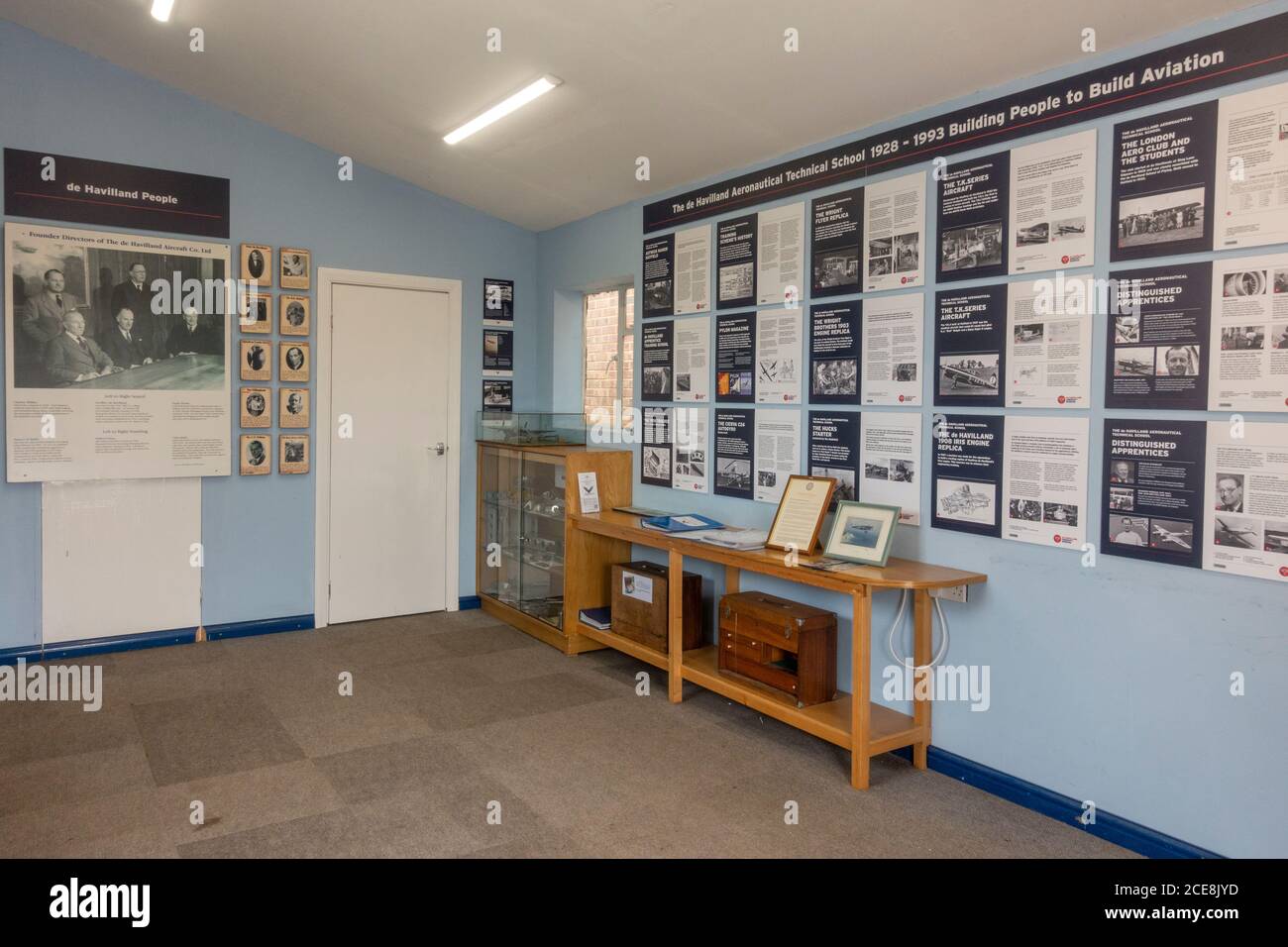 Vista generale della Galleria degli aerei de Havilland e della Mostra della Scuola tecnica aeronautica al Museo De Havilland, London Colney, UK. Foto Stock