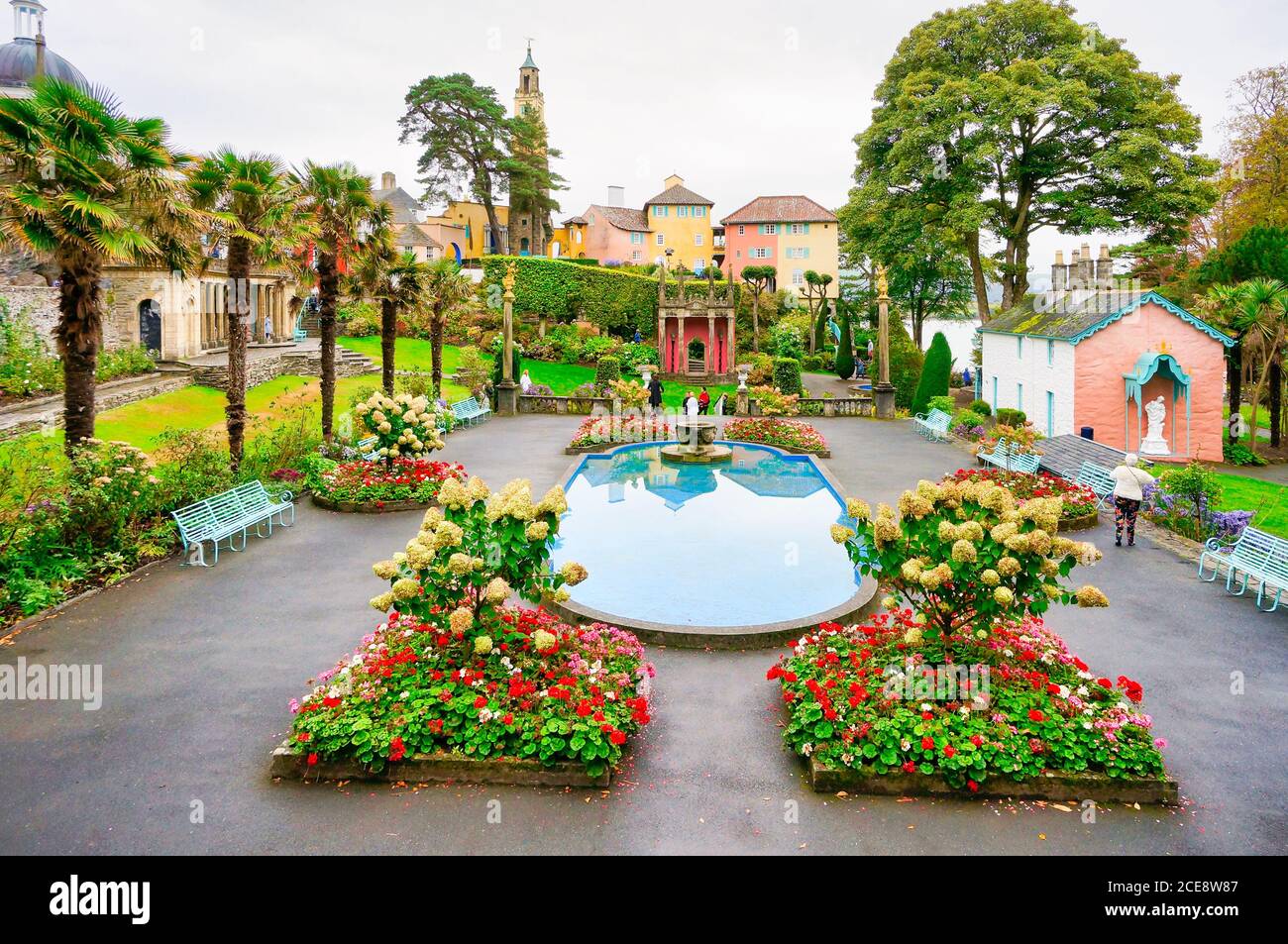 La Piazza in Portmeirion villaggio turistico in Gwynedd Galles del Nord REGNO UNITO Foto Stock