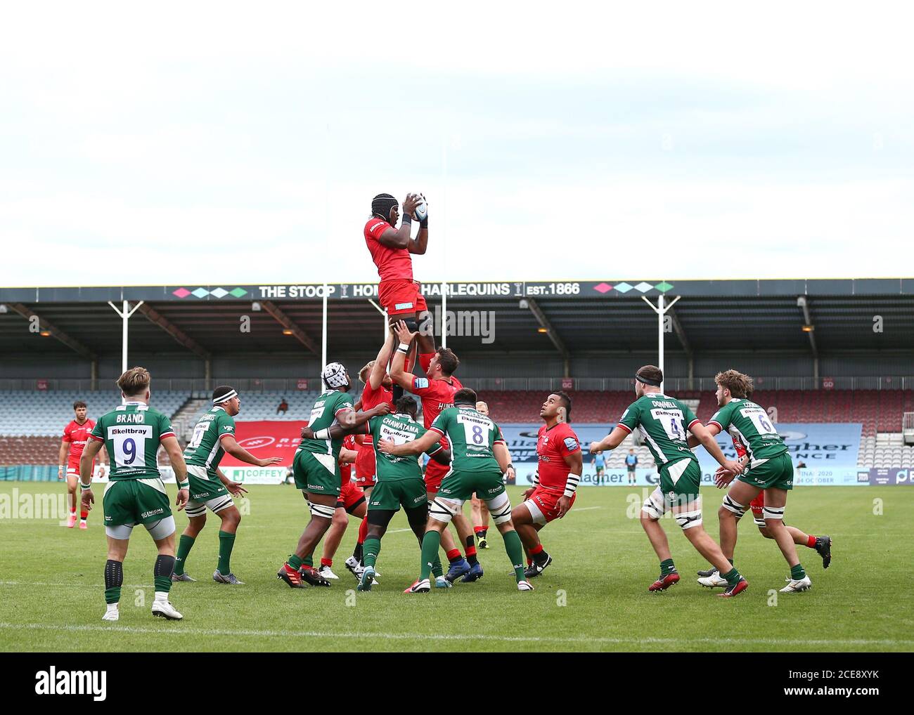 LONDRA, INGHILTERRA. 31 AGOSTO 2020 Maro Itoje di Saracens cattura la palla durante la partita della Gallagher Premiership tra Londra Irlandese e Saracens allo Stoop, Twickenham. (Credit: Jacques Feeney | MI News) Credit: MI News & Sport /Alamy Live News Foto Stock