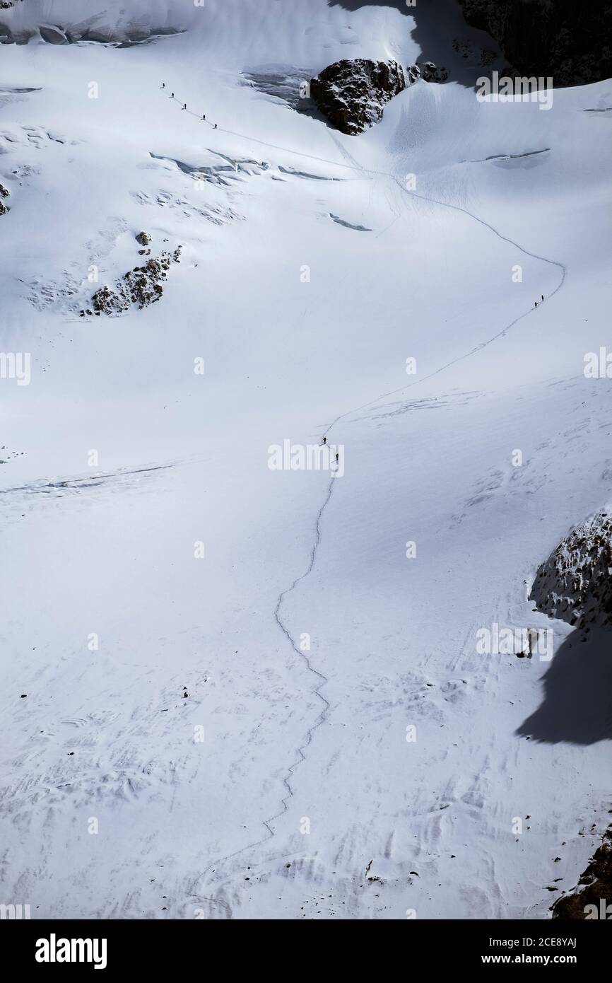 Scalatori che tentano di salire sul Fitz Roy coperto di neve. Foto Stock