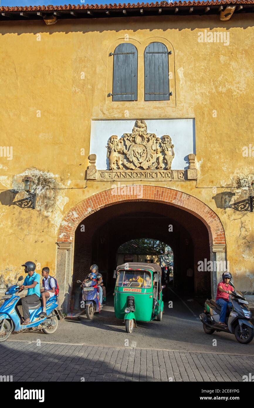 Sri Lanka, Galle, città storica, patrimonio mondiale dell'UNESCO. Olandese East India Company. (VOC) all'ingresso. Foto Stock