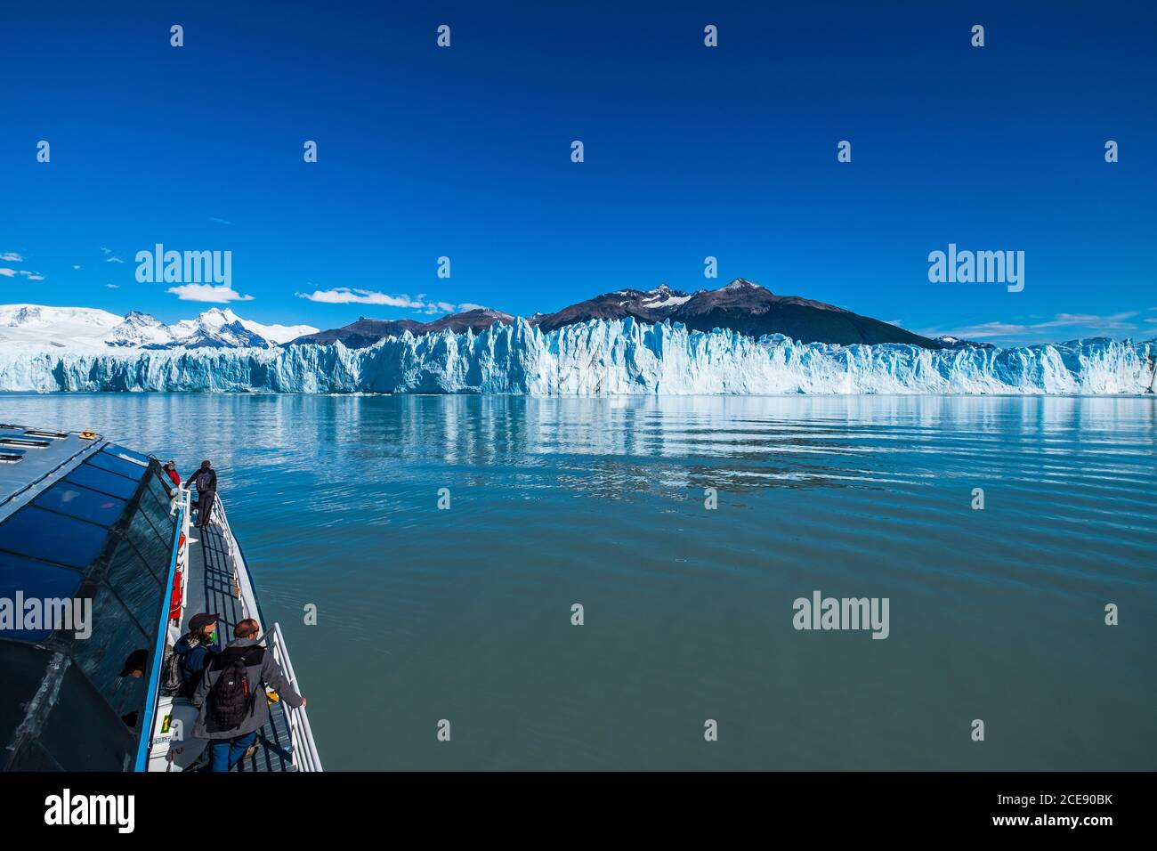Una barca del ghiacciaio Perito Moreno. Foto Stock