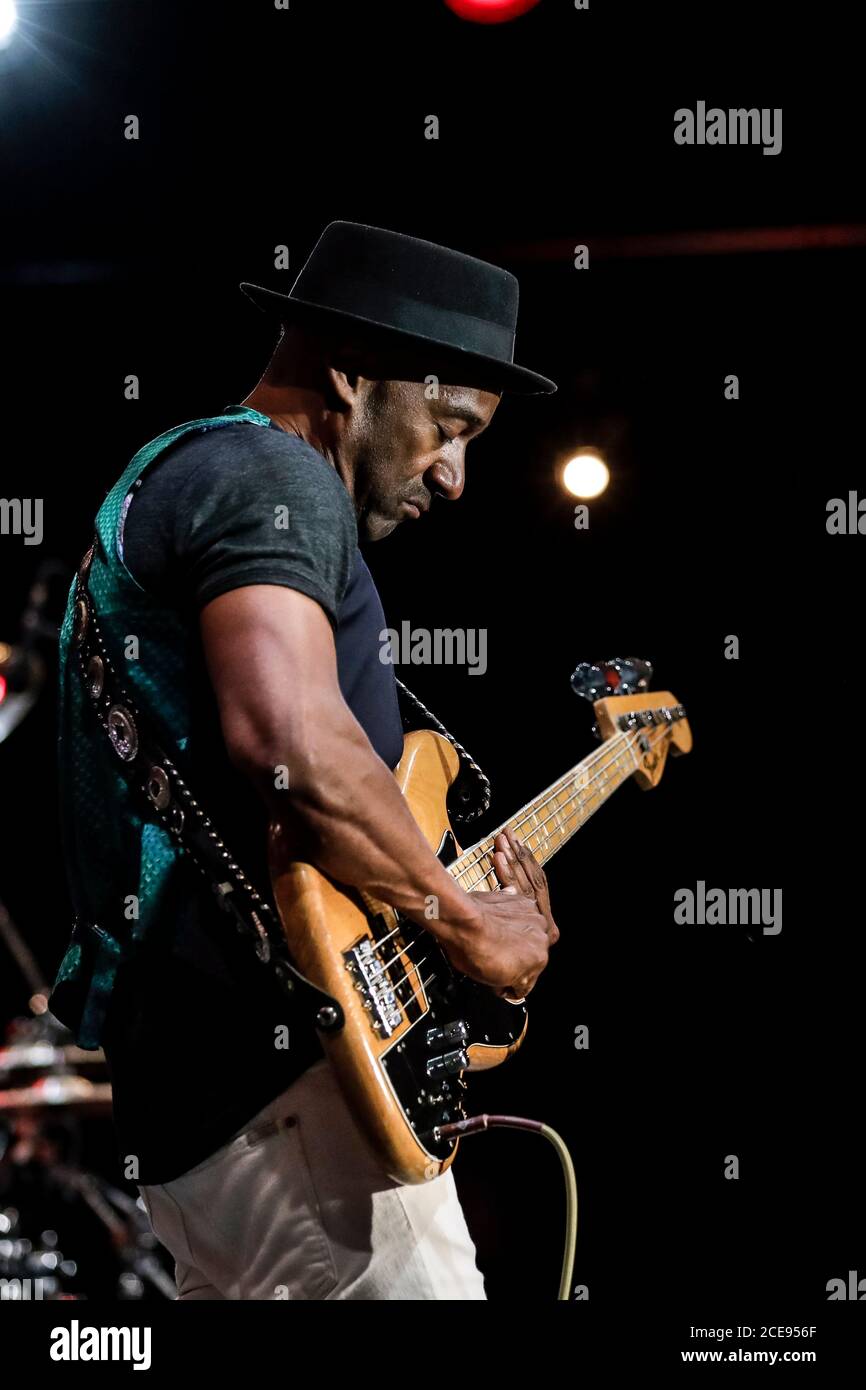 'Jazz a Juan' Jazz Festival a Juan-les-Pins (Francia sud-orientale), il 19 luglio 2018: Il bassista Marcus Miller in concerto Foto Stock