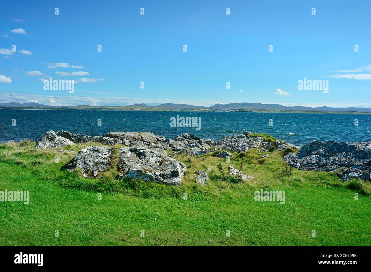 Rocce sulla riva di Loch Indaal Islay Scozia UK Foto Stock