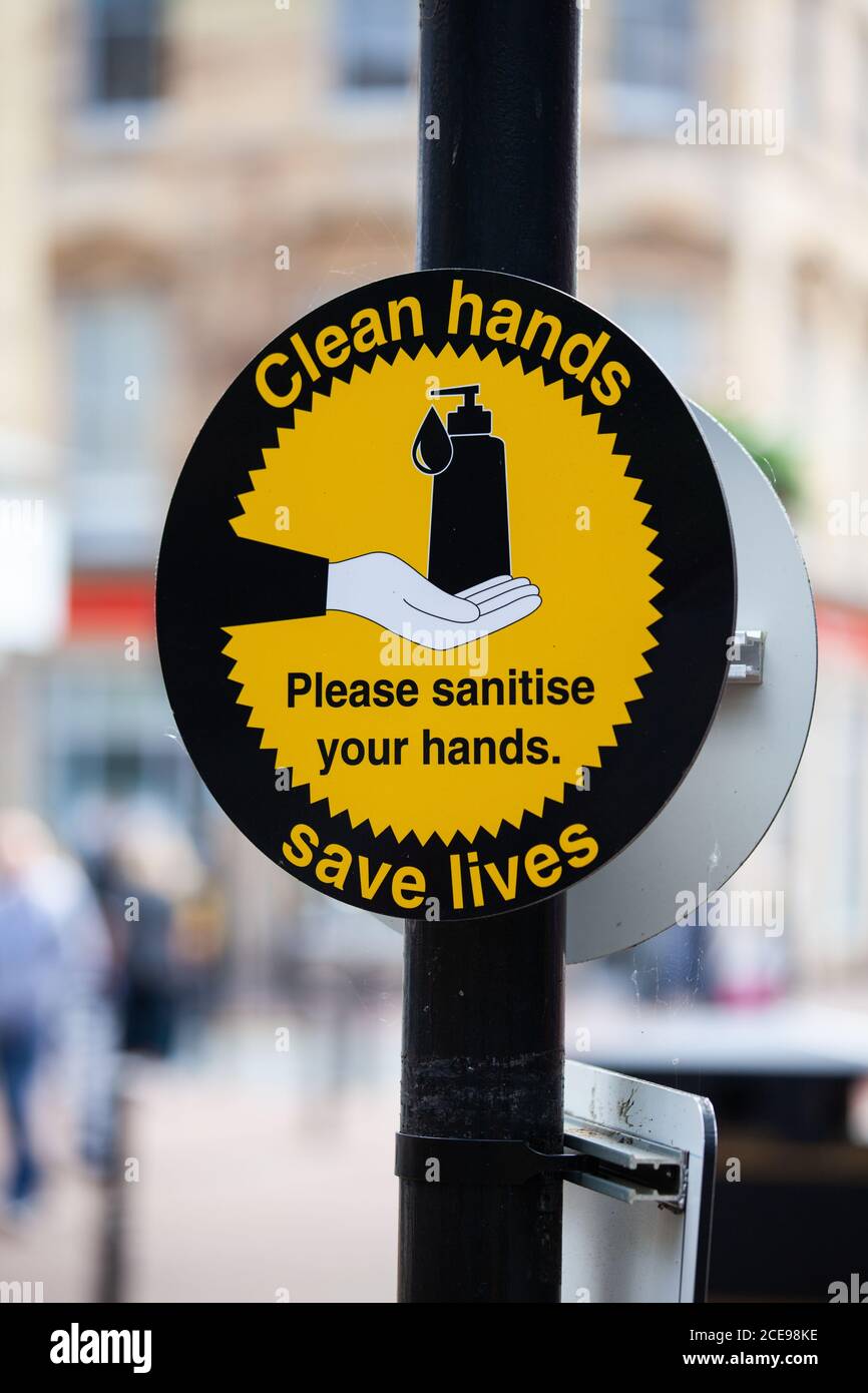 Mani pulite salvare vite messaggio covid-19 in Carlisle Cumbria United Regno Foto Stock