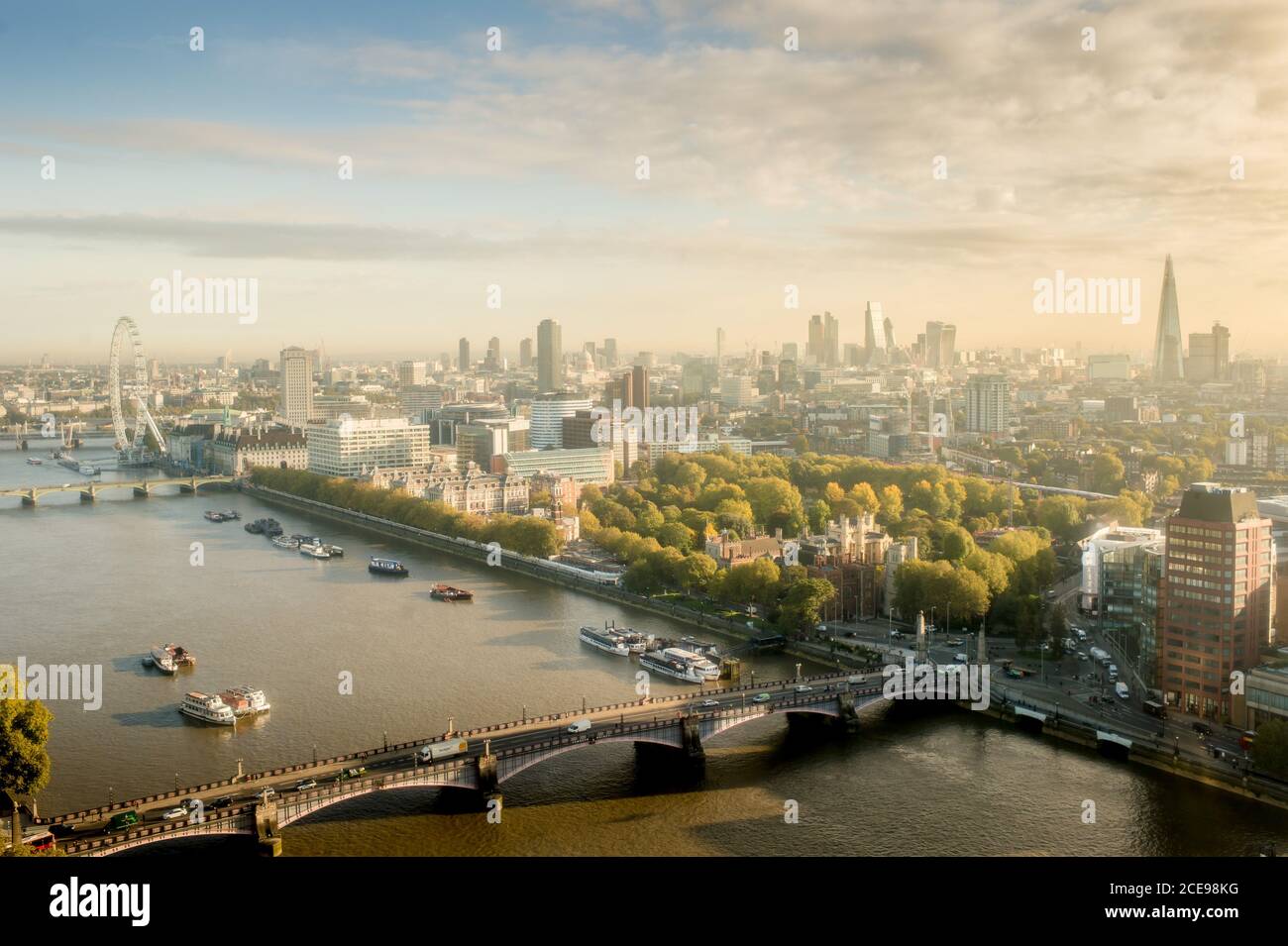 Immagine panoramica di Londra da sopra il Tamigi Foto Stock