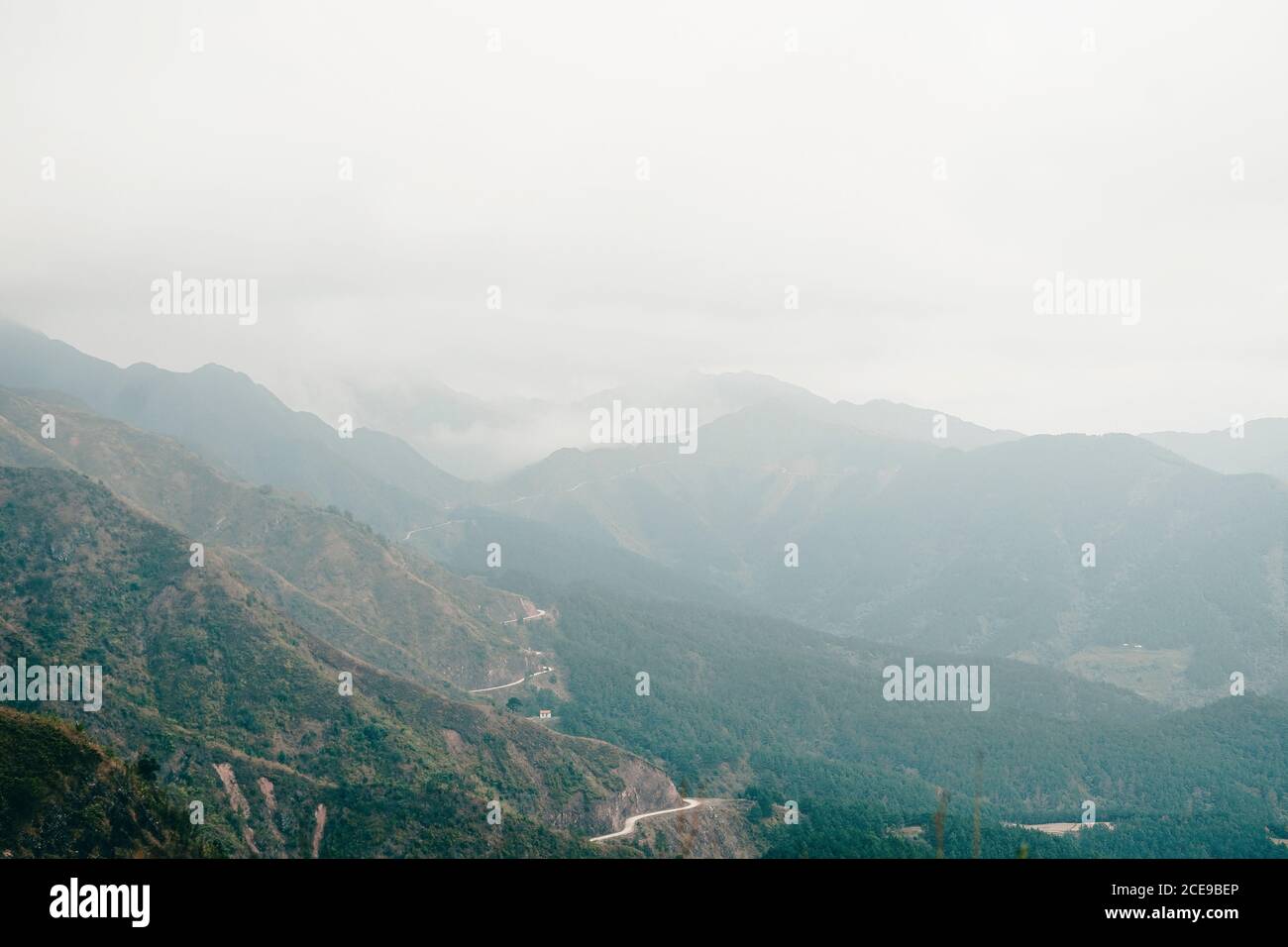 Immagine panoramica dell'area montana di Binh Lieu nella provincia di Quang Ninh, nel nord-est del Vietnam. Questa è la regione di confine del Vietnam - Cina. Foto Stock