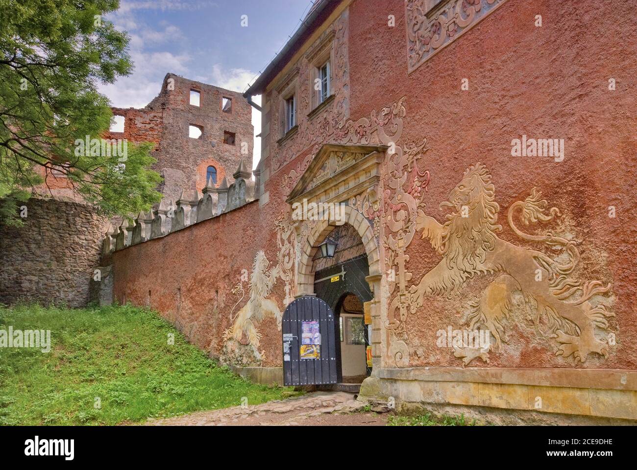Sgraffito all'ingresso del Castello di Grodno a Zagorze Slaskie, bassa Slesia, Polonia Foto Stock