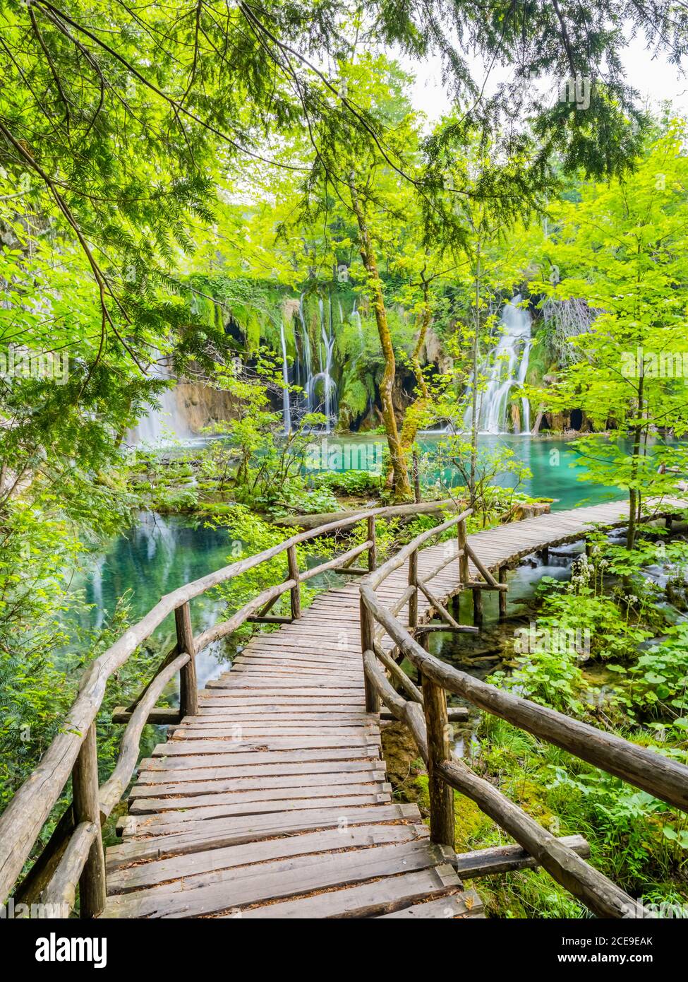 Come terra da favola da sogno Parco Nazionale Laghi di Plitvice in Croazia Europa acqua flusso d'acqua cascata panoramica incredibile Foto Stock