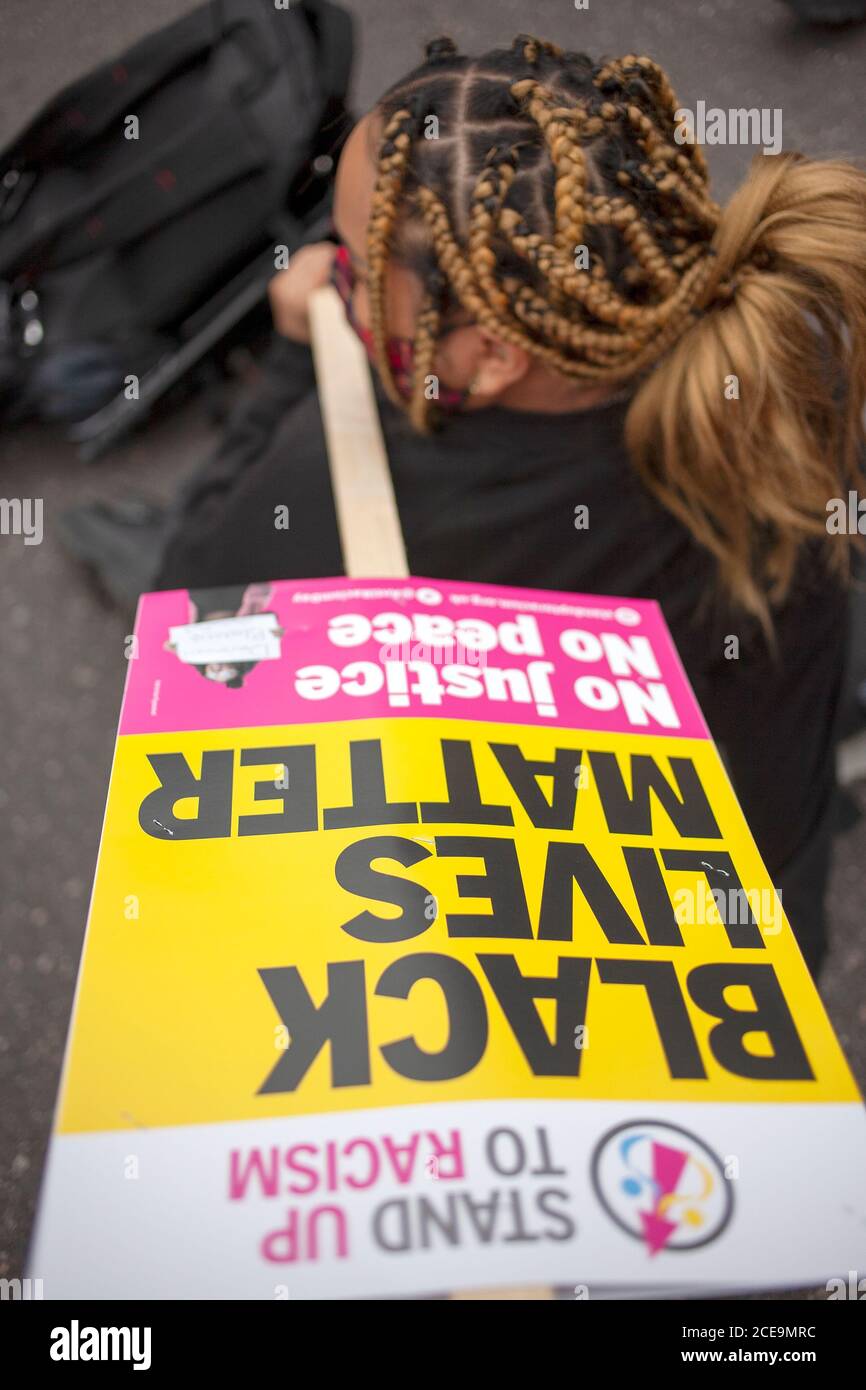Londra, Regno Unito. 30 agosto 2020. Milioni di persone marciano da Notting Hill a Marble Arch. Protestare contro la brutalità della polizia negli Stati Uniti e nel Regno Unito Credit: Neil Foto Stock
