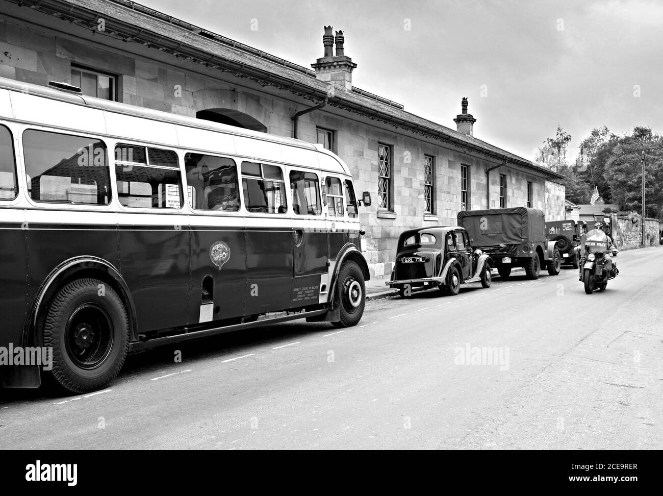 Motociclista della polizia militare (rievocazione degli anni '40) Foto Stock