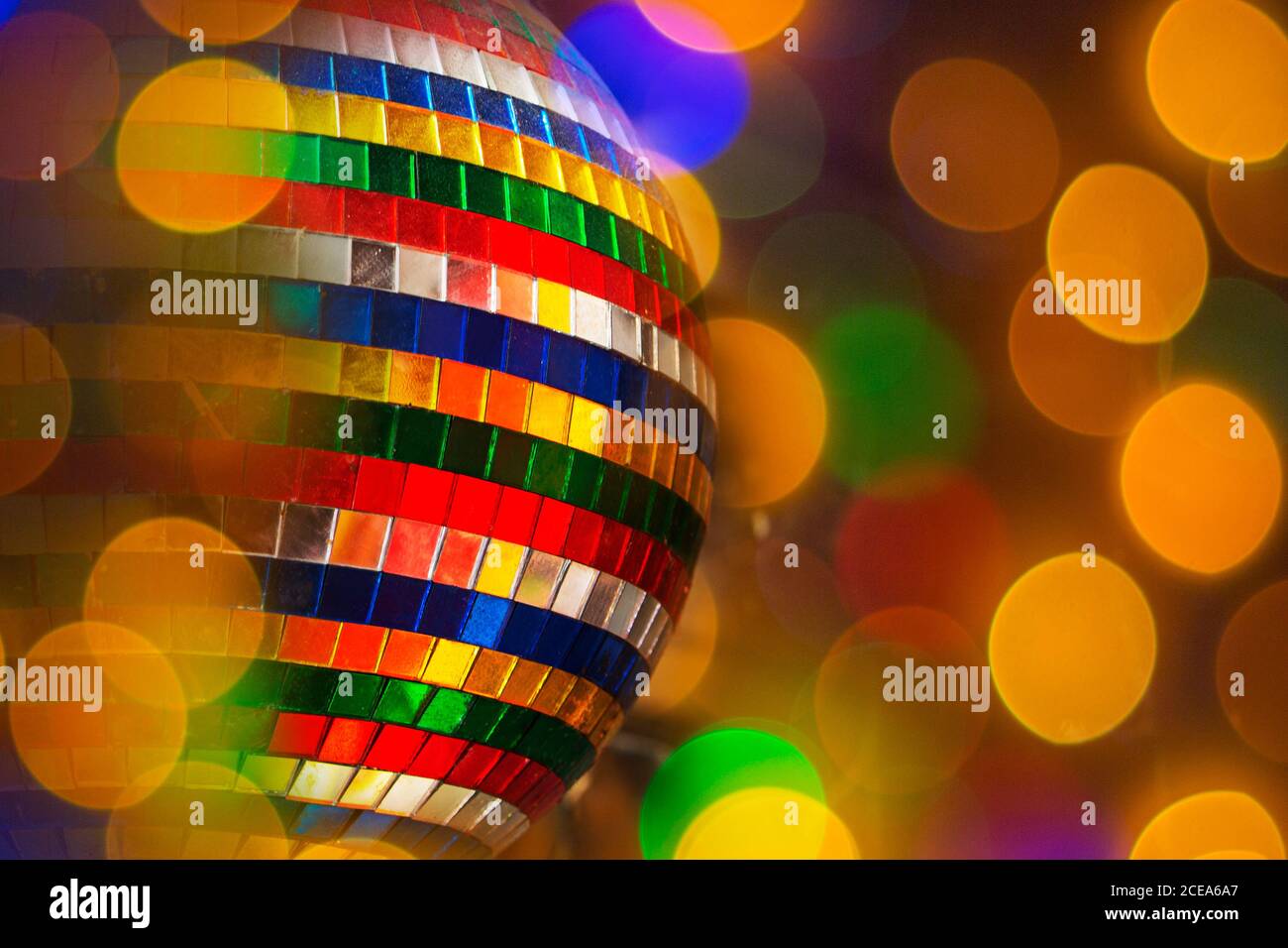 sfera luminosa astratta e multicolore per la festa. Foto Stock