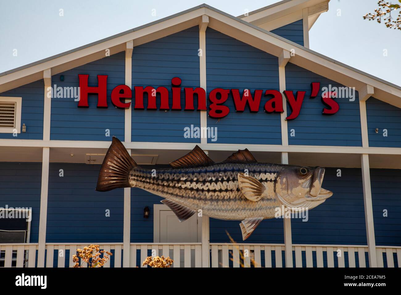 Stensville, MD, 08/18/2020: Il ristorante Hemingway's, situato vicino al ponte della baia di Chesapeake, è un ristorante di pesce di lusso che offre una terra panoramica Foto Stock