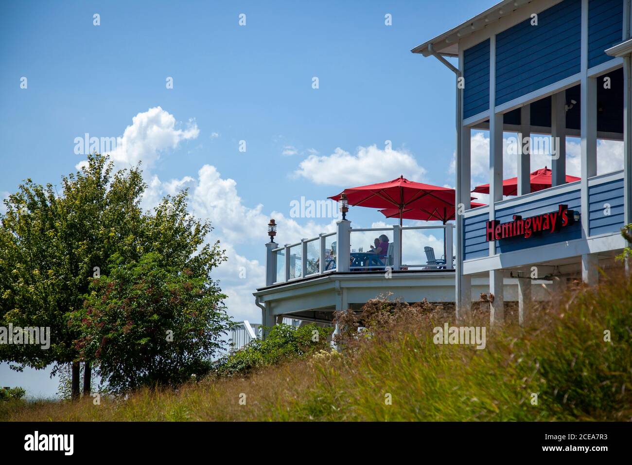Stensville, MD, 08/18/2020: Il ristorante Hemingway's, situato vicino al ponte della baia di Chesapeake, è un ristorante di pesce di lusso che offre una terra panoramica Foto Stock