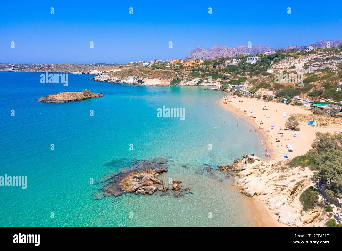 Spiaggia di sabbia di Kalathas con il pittoresco isolotto di Akrotiri Chania, Creta, Grecia. Foto Stock