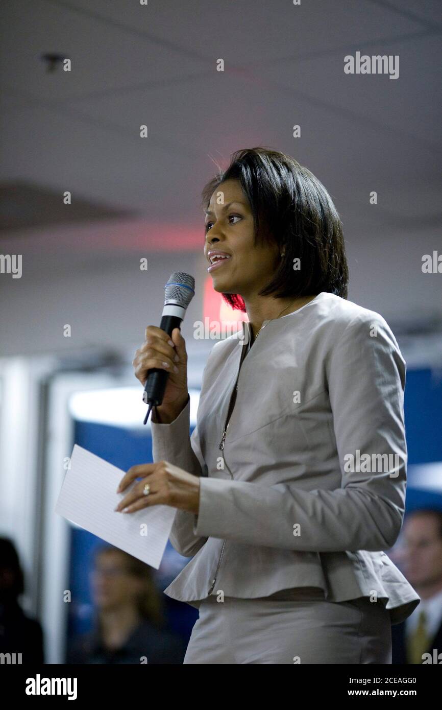 Austin, TX 3 marzo 2008: Michelle Obama, moglie del candidato presidenziale democratico Barack Obama, raduna i tifosi all'Università del Texas ad Austin alla vigilia delle elezioni primarie del Texas. ©Bob Daemmrich Foto Stock