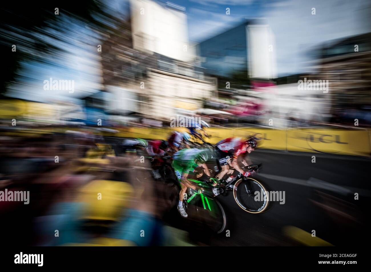6 Luglio 2017, Francia; Ciclismo, Tour de France 6° tappa: Sprint per la linea. Andre Greipel e Arnaud Demare nella foto. Sprint vinto da Marcel Kittel. Foto Stock