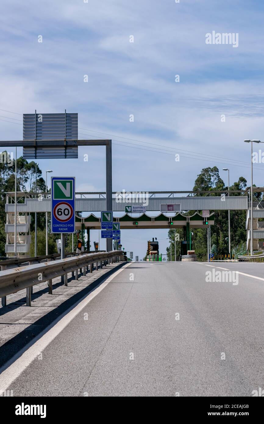 Indicazioni stradali nei corridoi di Via Verde Foto Stock