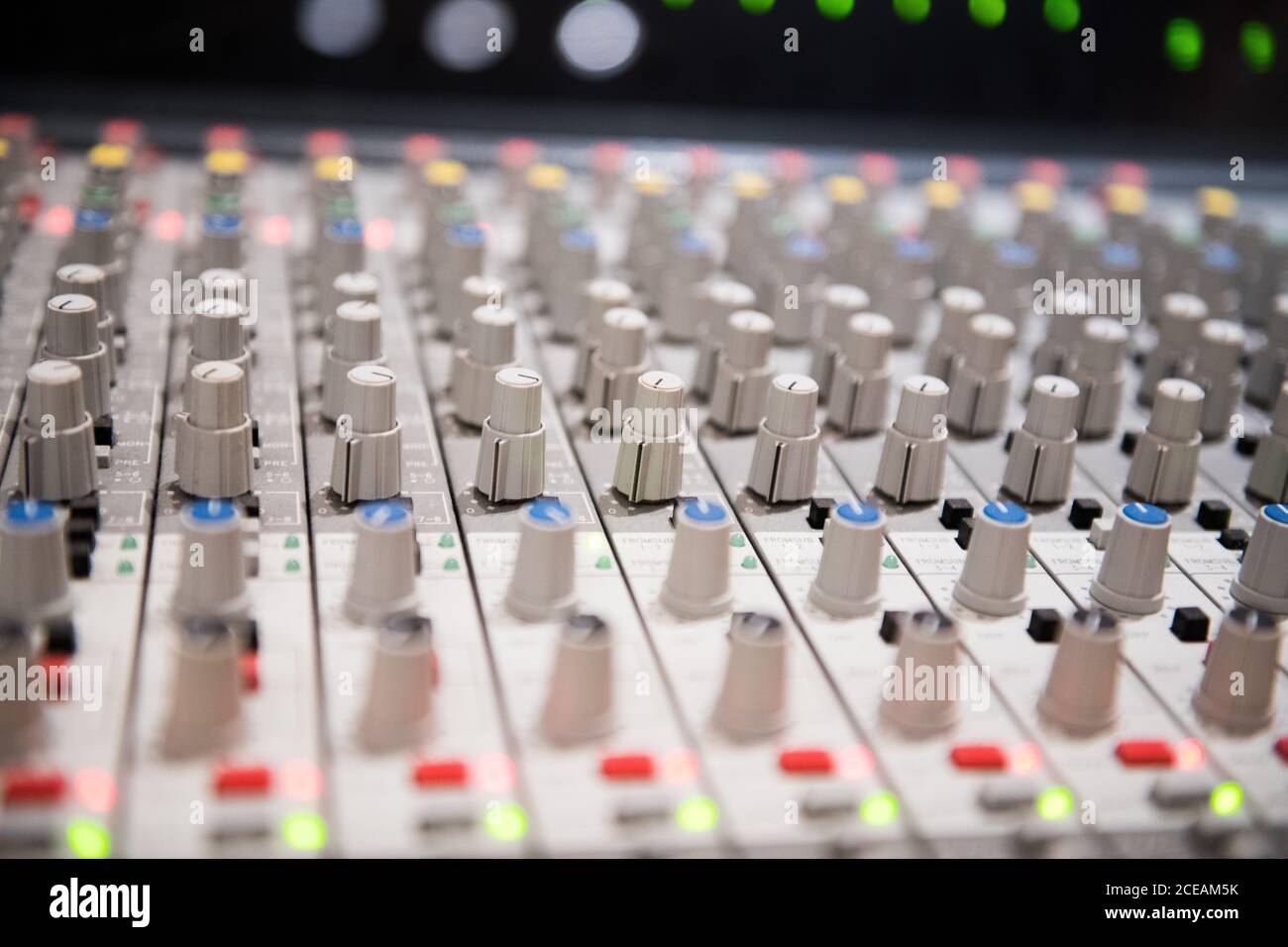 Primo piano della scheda audio mixer Foto Stock