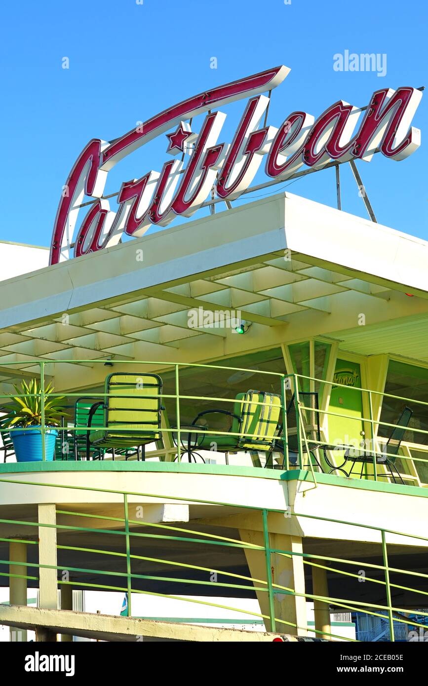 WILDWOOD CREST, NJ -21 LUG 2020- Vista dei Caraibi, un distintivo motel in stile Doo WOP situato nel Wildwoods Shore Resort Historic District a New Foto Stock