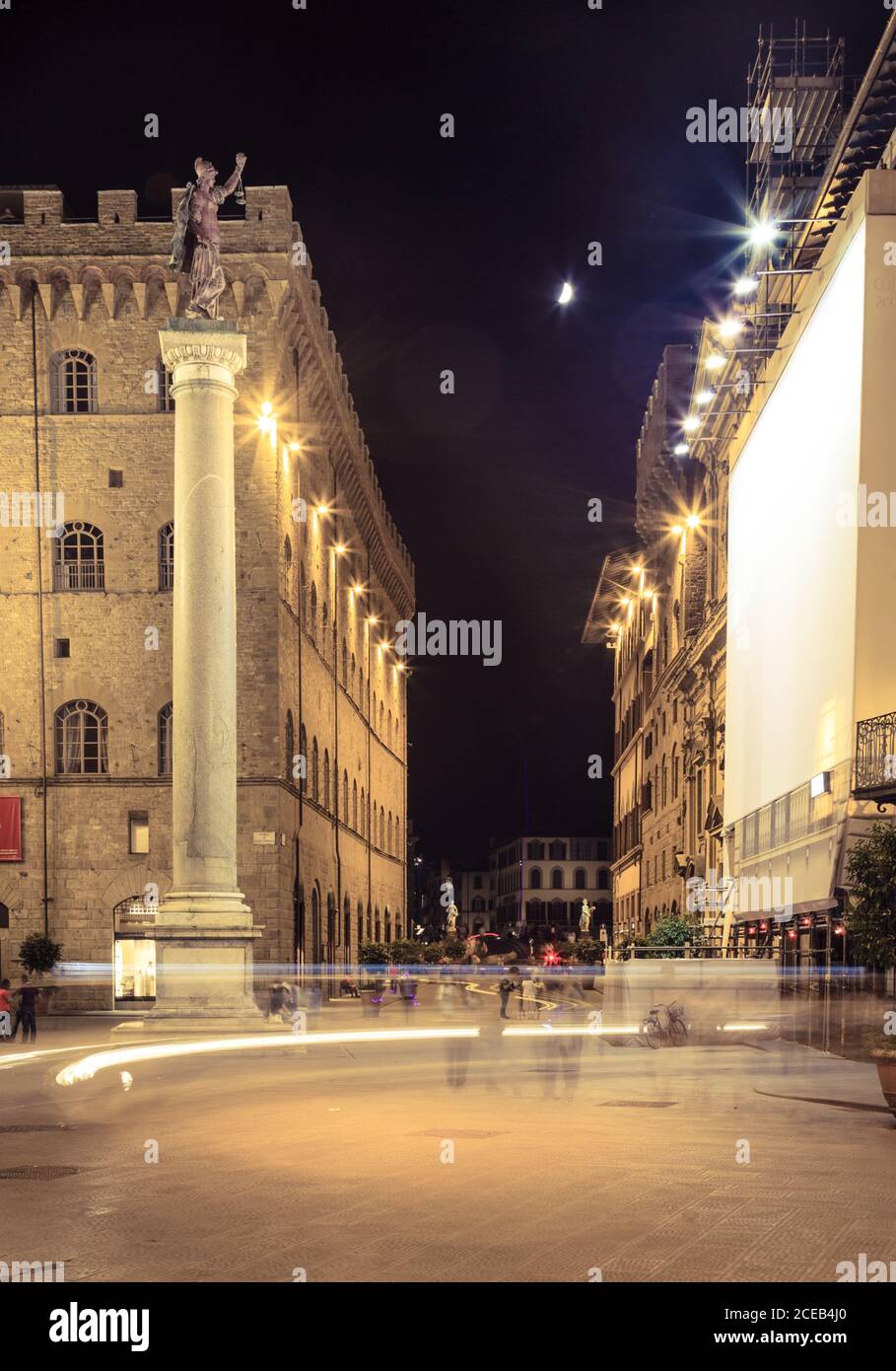 Piazza Santa Trinita di notte a Firenze Foto Stock