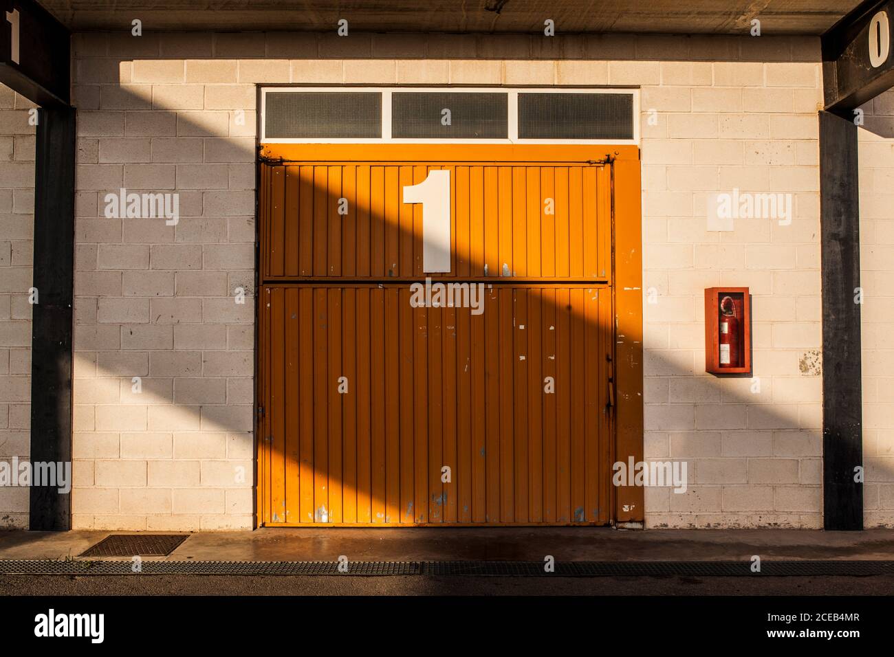Porta del garage numero uno Foto Stock