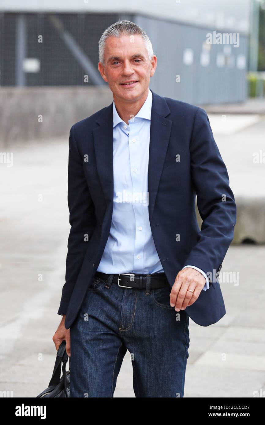 Tim DAVIE, nuovo Direttore Generale della BBC, arriva alla BBC Scotland di Glasgow per la sua prima giornata di ruolo. Foto Stock