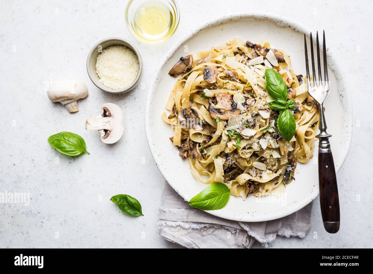 Tagliatelle con funghi Foto Stock