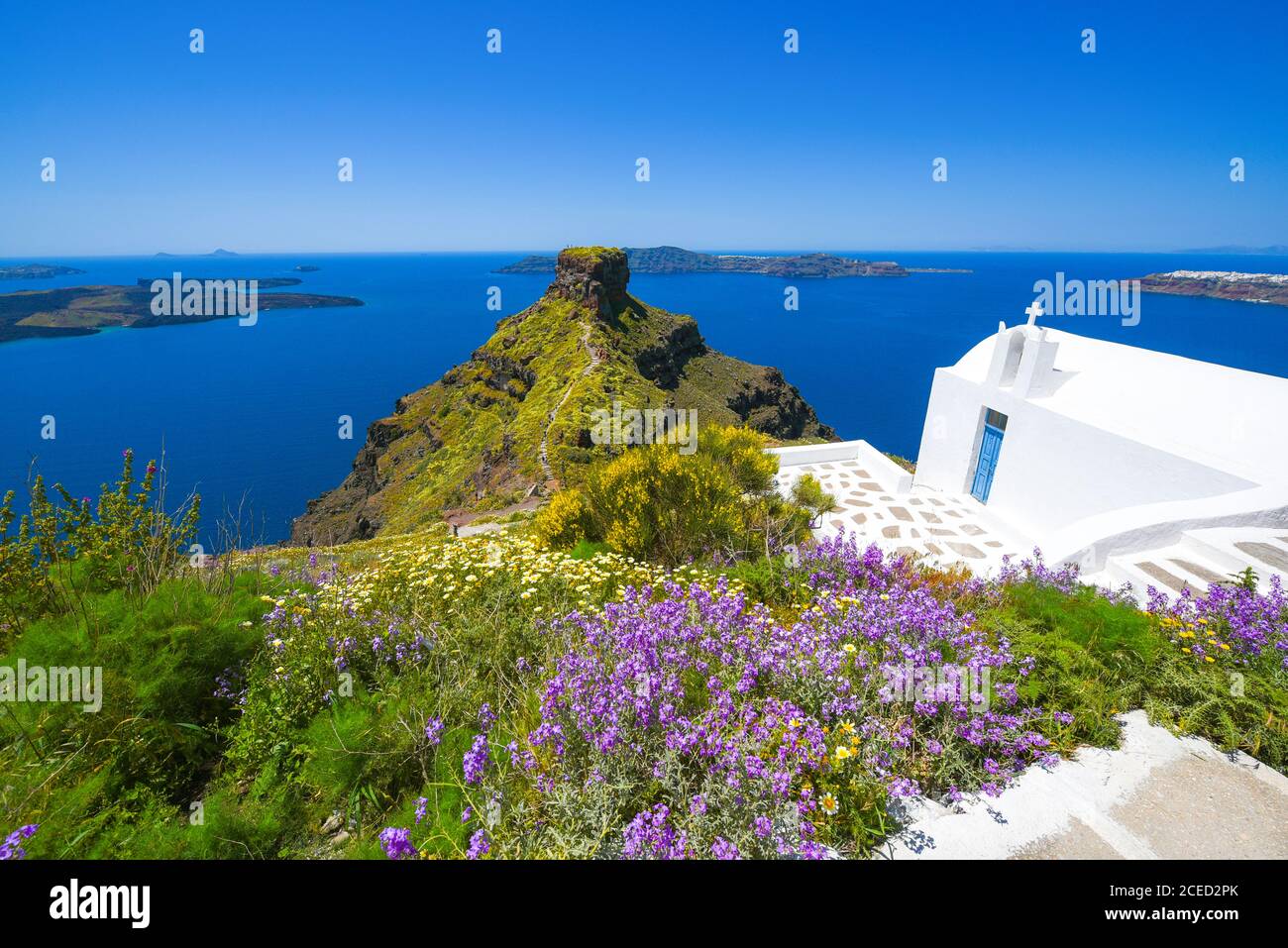 Paesaggio con la chiesa a Santorini Island Foto Stock