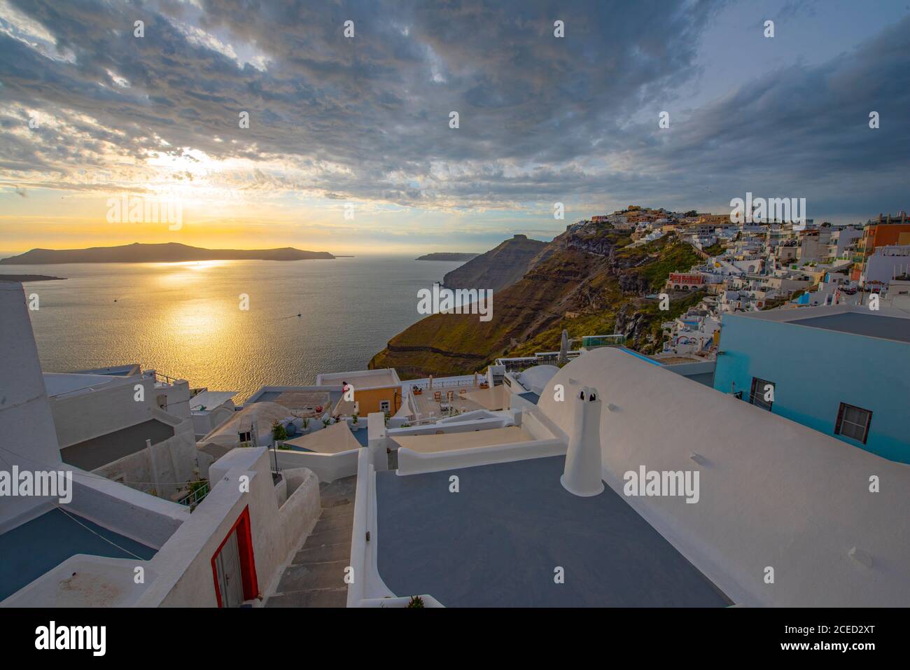 Bellissimo tramonto sull'isola di Santorini Foto Stock