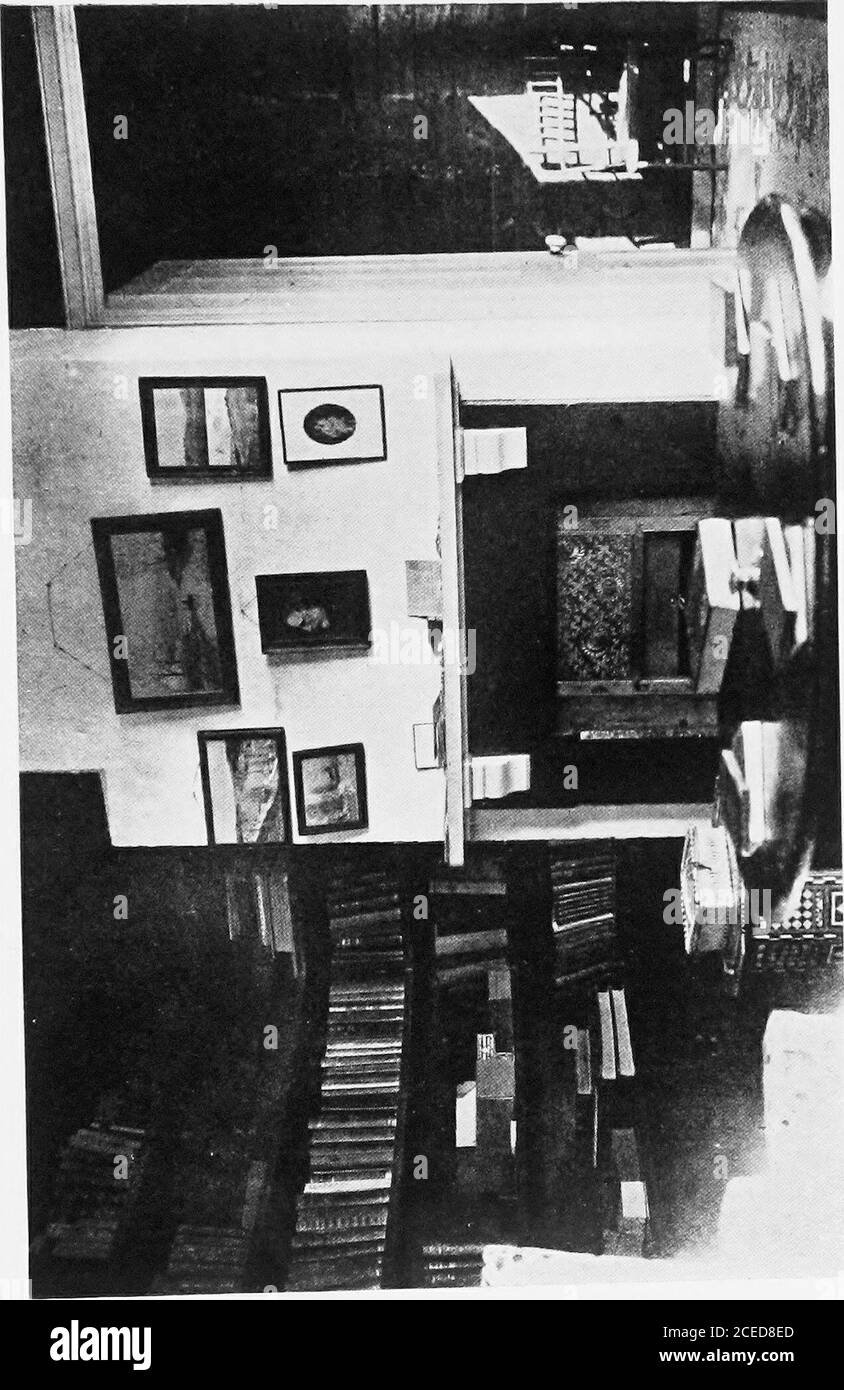 . George Meredith; la sua vita e gli amici in relazione al suo lavoro. Pollock, CroomRobertson, Edgeworth e Leslie Stephen. Mere-dith e suo figlio li incontrarono alla stazione di Dorking, e tutti procedettero alla collina di Leith, dove per parer-prese di un picnic, compreso Hock e sausagesportati freddo in un sacco da Flint Cottage. Inoltre Stephen aveva commemorato lo stile infosico.^ Peripatetica, I. Pall Mall Gazette, 12 giugno 1880. Leslie Stephendid non si è dimenticato di fare riferimento alle salsicce fredde portate da Meredith : il passaggio brillante del temoto nei nostri annali era la scoperta dal nostro poeta, perché non ne ha bisogno Foto Stock