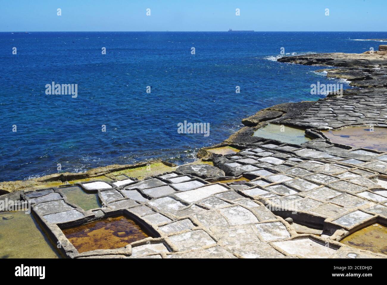 Saline sulla costa a Marsaskala Malta Foto Stock