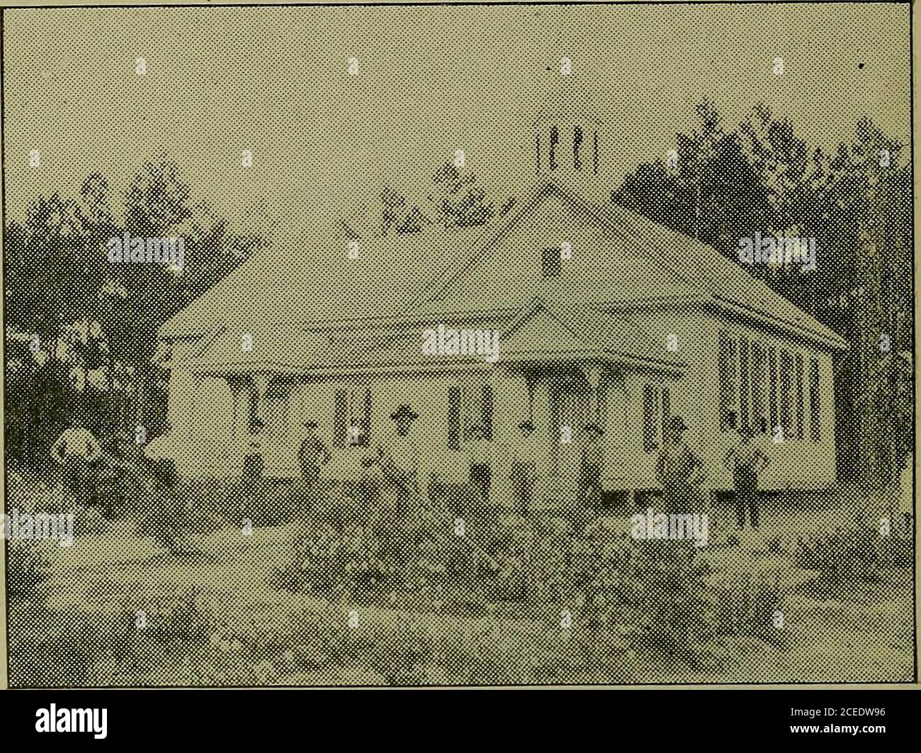 . Piani e specifiche per le case scolastiche. BIBLIOTECA DI CO^^^^ 0 029 502J1 8. FRIENDSBIP AOADEJMY, SCUOLA RURALE, Contea di Gwinnett, GA. (Questa casa è stata costruita in base alla pianta del taglio sottostante). n.o)R PL^n iMwimci WV)v;KU(ii!^TNT ROW N ONC OOTVMOOOOOn SCW». HOUbC.OMJOITT «- TVOnbOH MJCHVTLCT5. Foto Stock