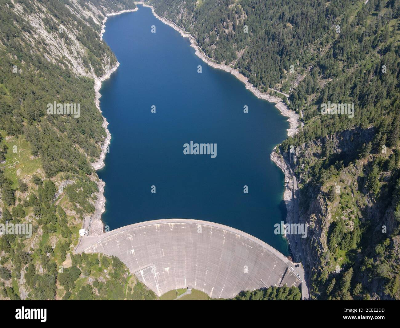 La diga di Sambuco nella valle di Maggia sulla Svizzera alpi Foto stock -  Alamy