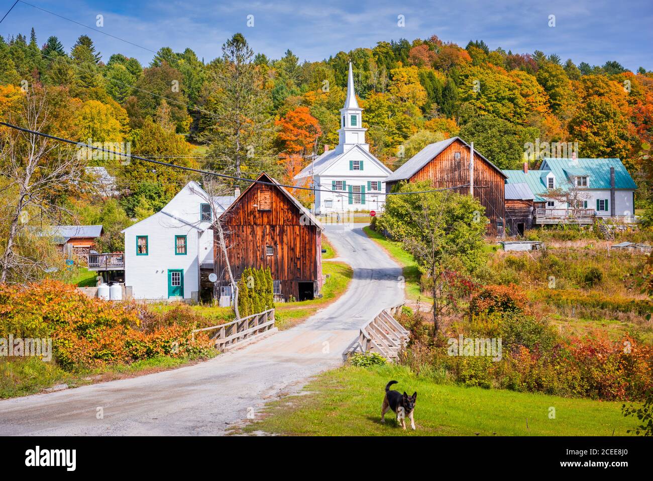 Waits River Village, Vermont, USA con fogliame autunnale. Foto Stock