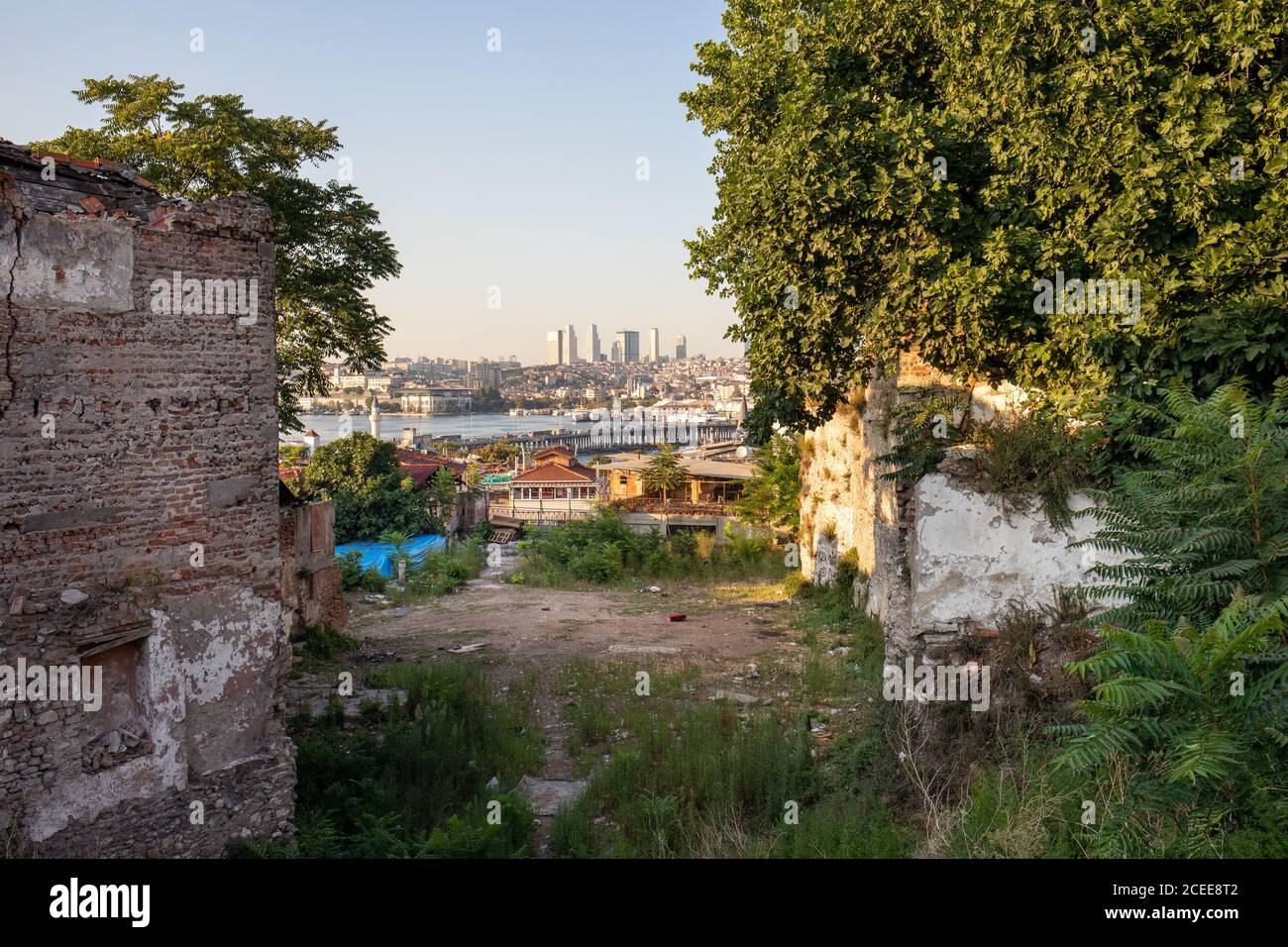 Vista da un'area di trasformazione urbana nel cuore di Istanbul. Suleymaniye è il quartiere che prende il nome dal kulliye, nel distretto di Fatih. Foto Stock