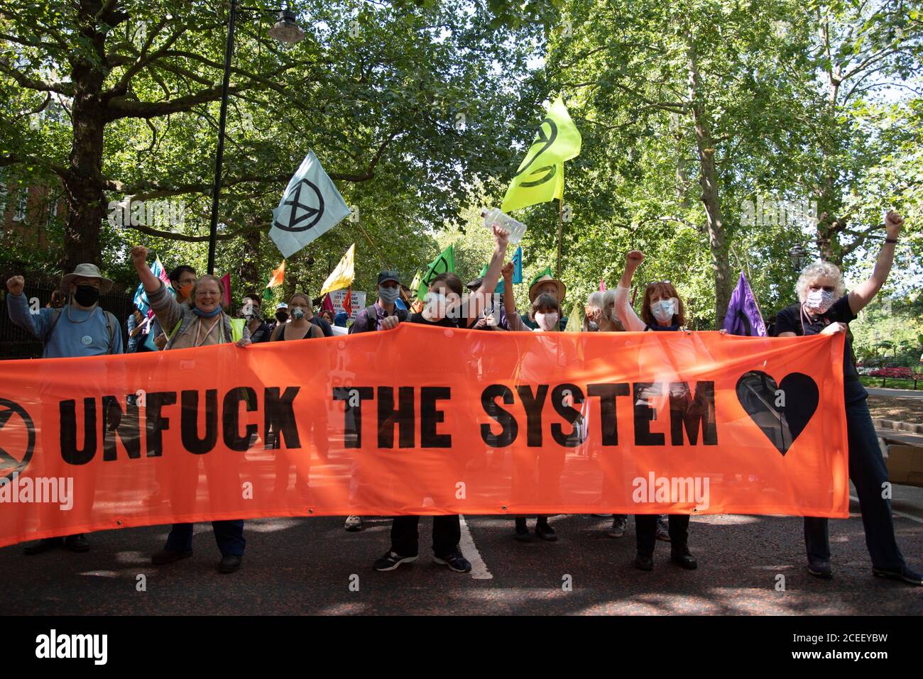 Estinzione dei manifestanti della ribellione nei pressi di Buckingham Palace nel centro di Londra, Regno Unito, il 1° settembre 2020. Il gruppo ambientale sta pianificando una settimana di azioni di protesta nella capitale. (Foto di Claire Doherty/Sipa USA) Foto Stock