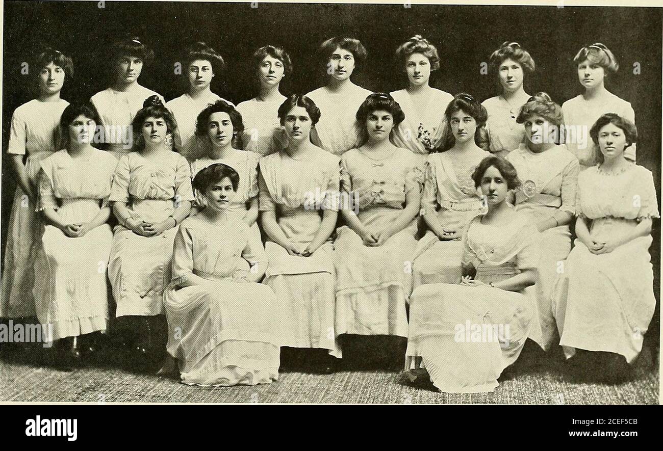 . Halcyon. i:v.li:?>>*r AAS^^^i^VSA* r. IJKLTA GAMMA Delta (Capitolo Samma EoII ETA, Buchlel CollegeOmega, Università di WisconsinLambda, Università di Minnesota, Università Northviestern UniversityZeta, Albion CollegeChi Cornell University -Xi, Università del Michigan -Phi, Università di ColoradoTau, Università di IowaLappa College, Università di NebraskaPsi, Alpha, Beta 1879 - 18801882 - 188-21883 - 18851885 - 18851887 - 18881892 Swarthmore College Upsilon, Stanford UniversityTheta. Università di IndianaRho, Syracuse UniversityBeta, University of WashingtonIota, University of Illinois Foto Stock